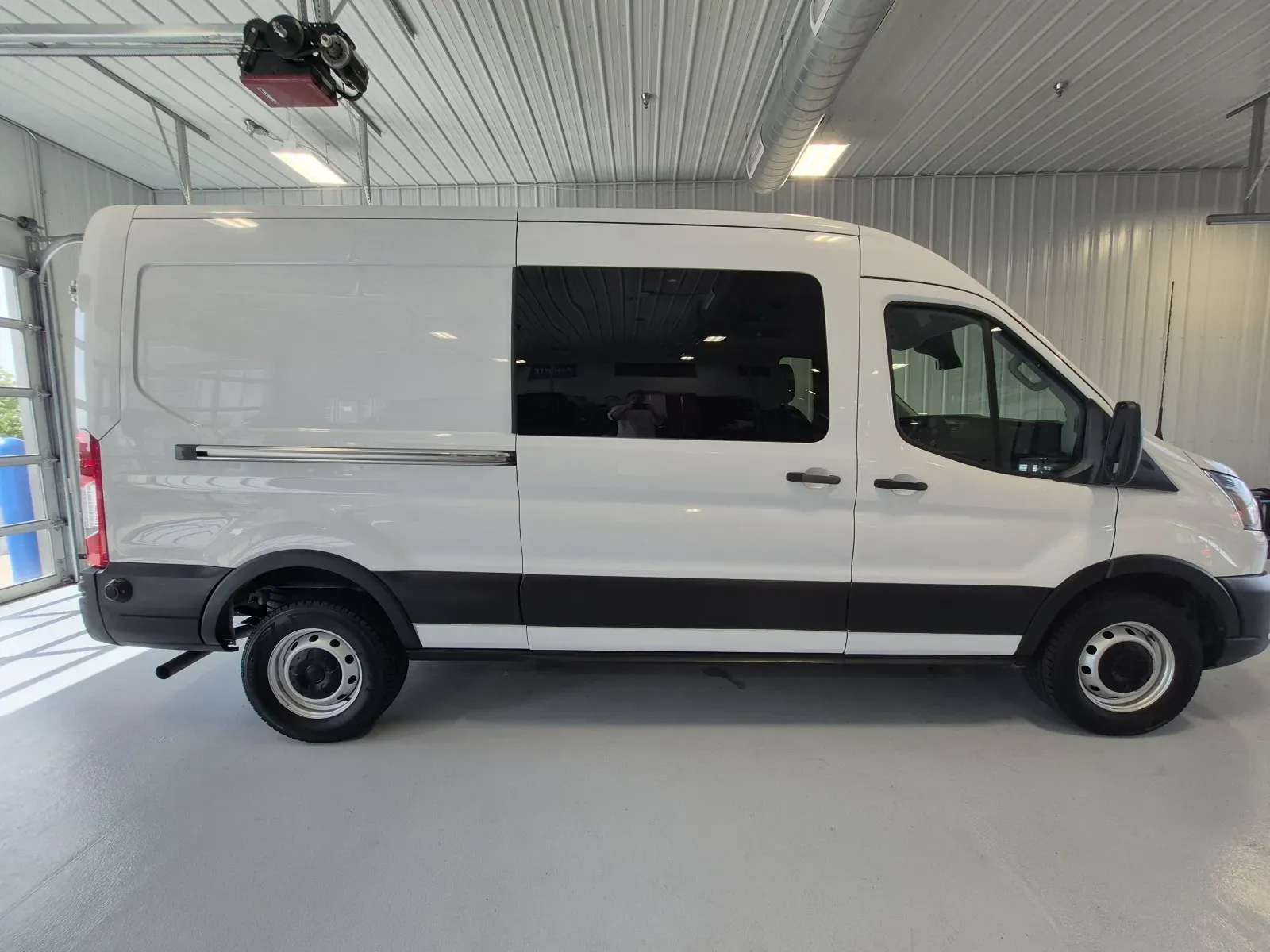 Ford Transit-250 photo 2