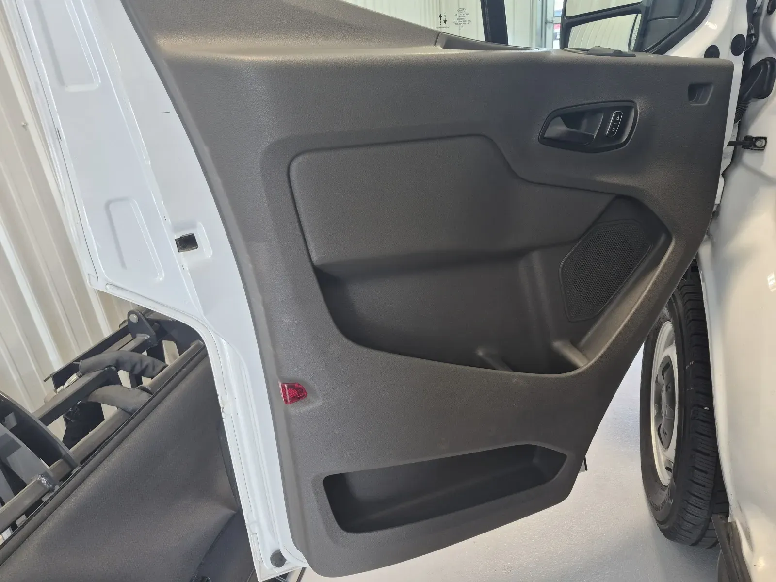 Ford Transit-250 photo 14