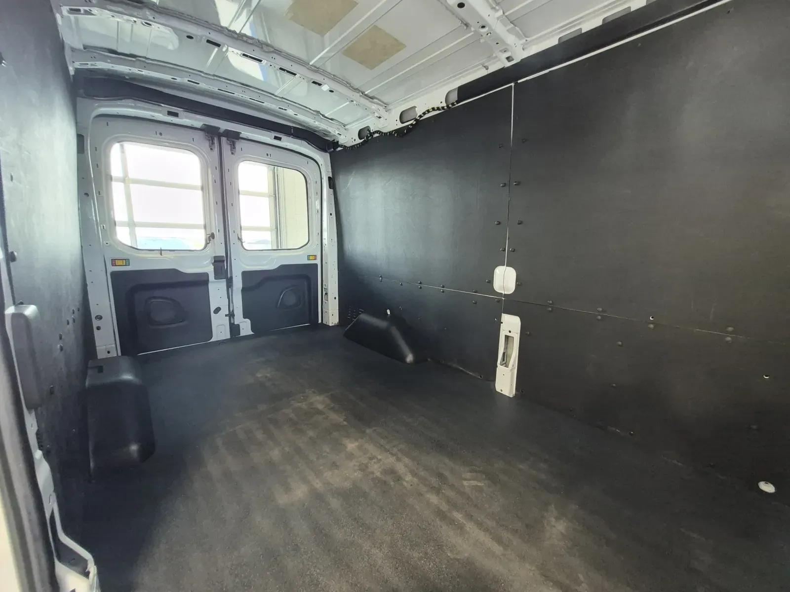 Ford Transit-250 photo 25