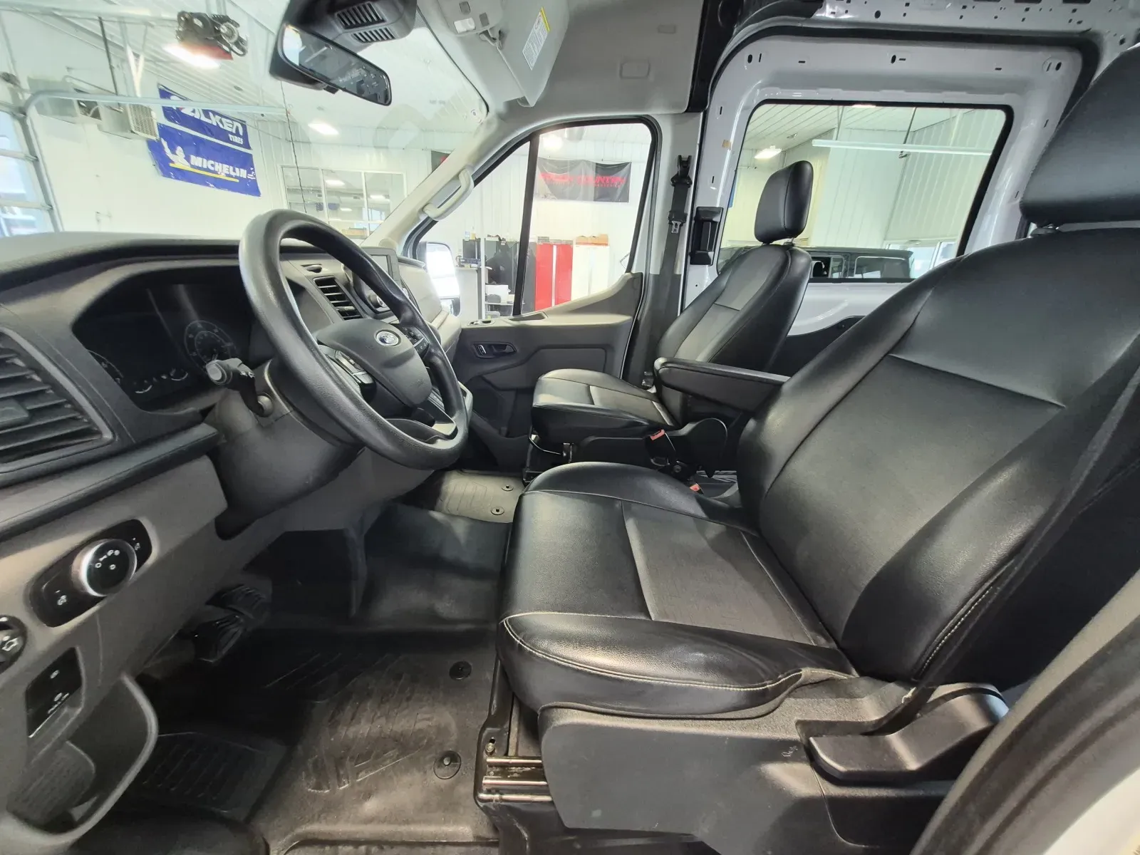Ford Transit-250 photo 16