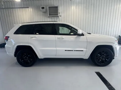 Photos of 2022 Jeep Grand Cherokee WK Laredo X for sale in Tea, SD at CarSwap