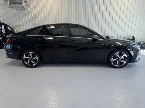 Photos of 2023 Hyundai Elantra Limited for sale in Tea, SD at CarSwap