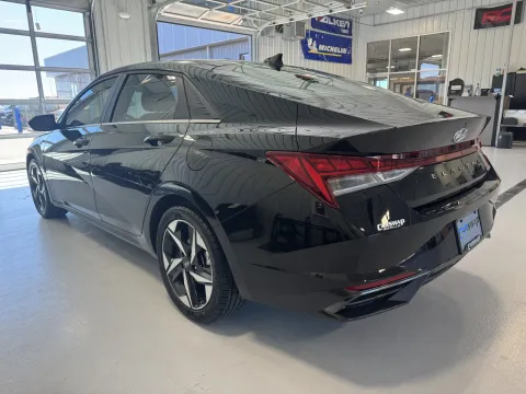More photos of 2023 Hyundai Elantra Limited at CarSwap, SD