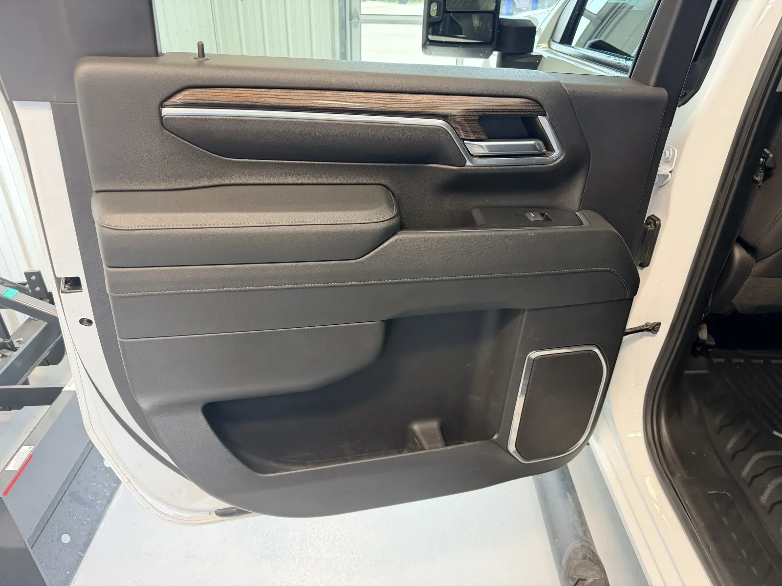 Chevrolet 3500HD photo 18
