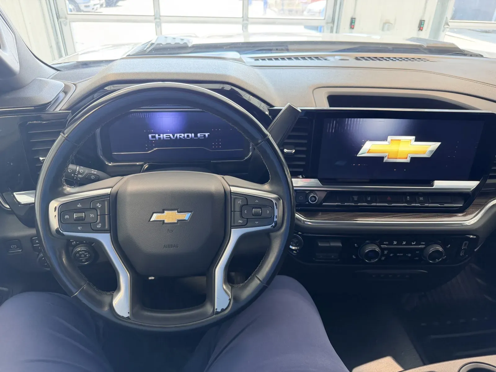 Chevrolet 3500HD photo 31