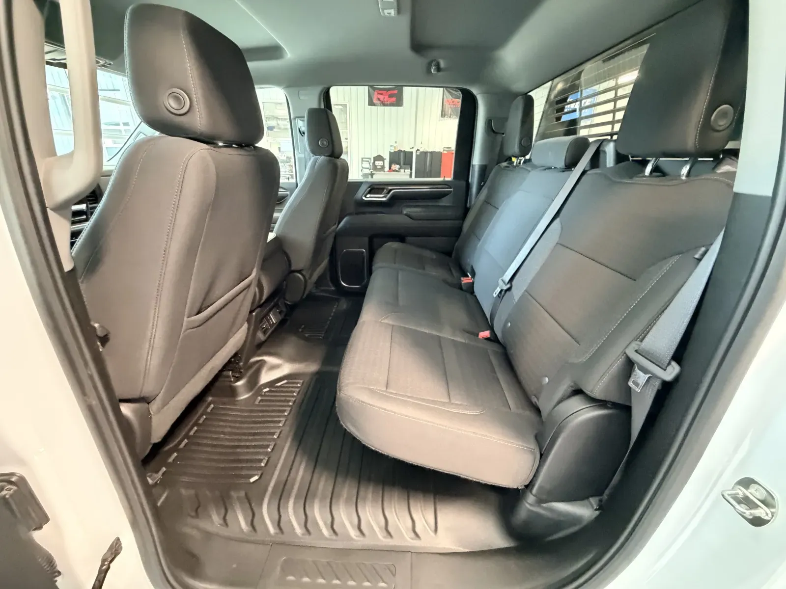 Chevrolet 3500HD photo 20