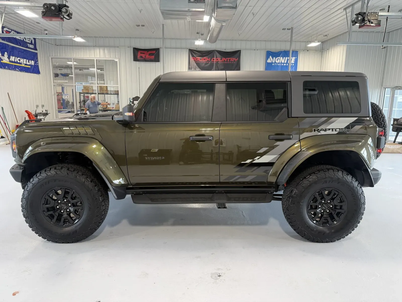 Ford Bronco photo 6