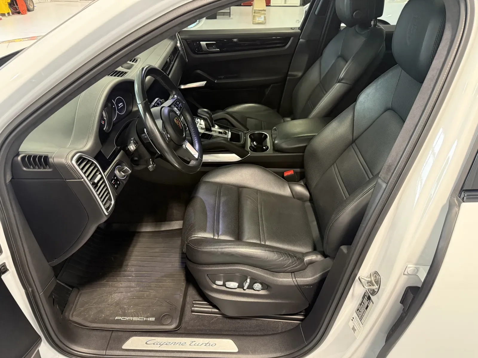 2021 Porsche Cayenne Turbo - Photo 11