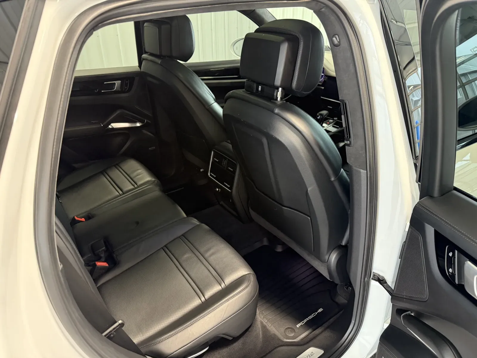 2021 Porsche Cayenne Turbo - Photo 22