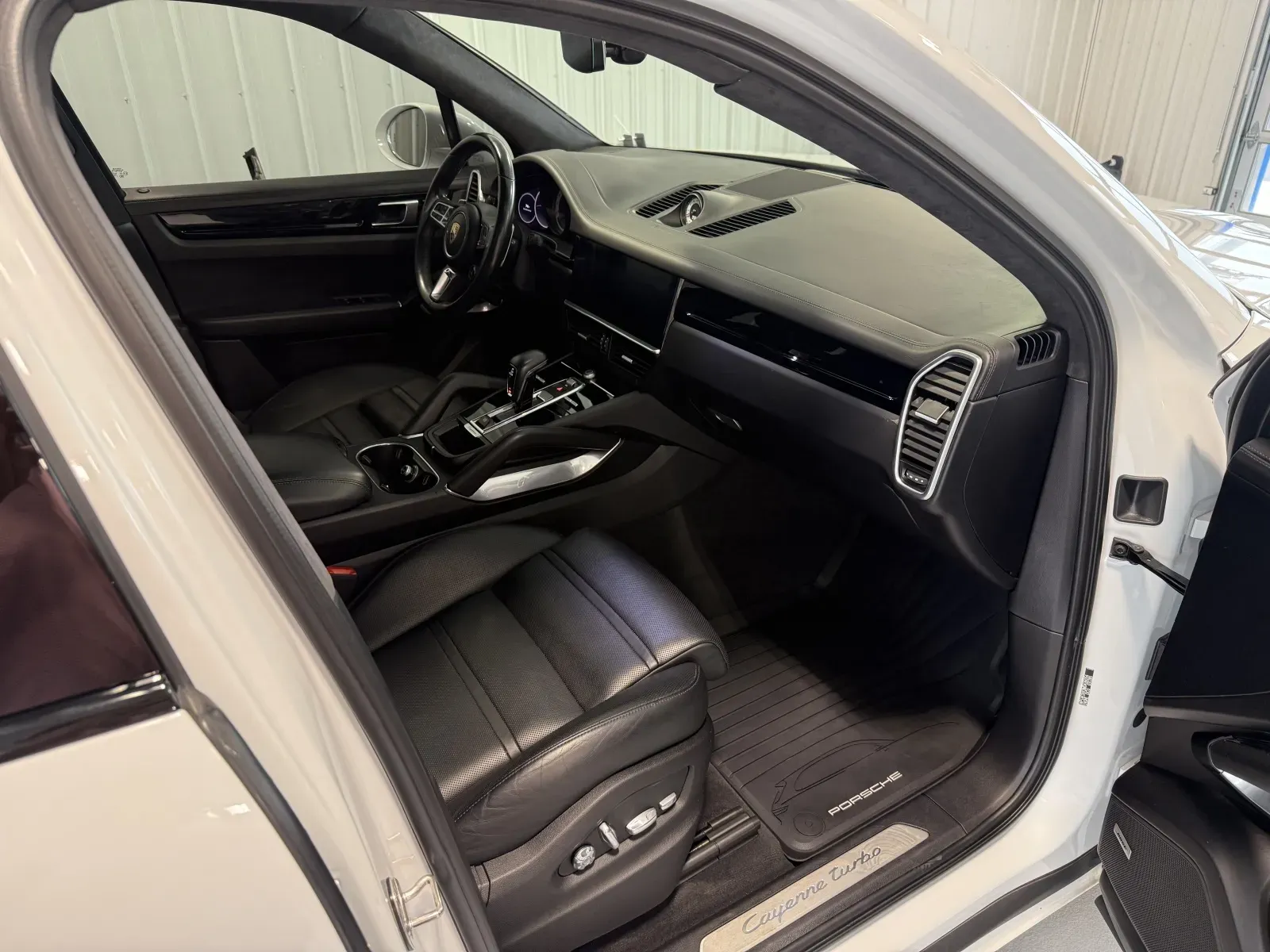 2021 Porsche Cayenne Turbo - Photo 26