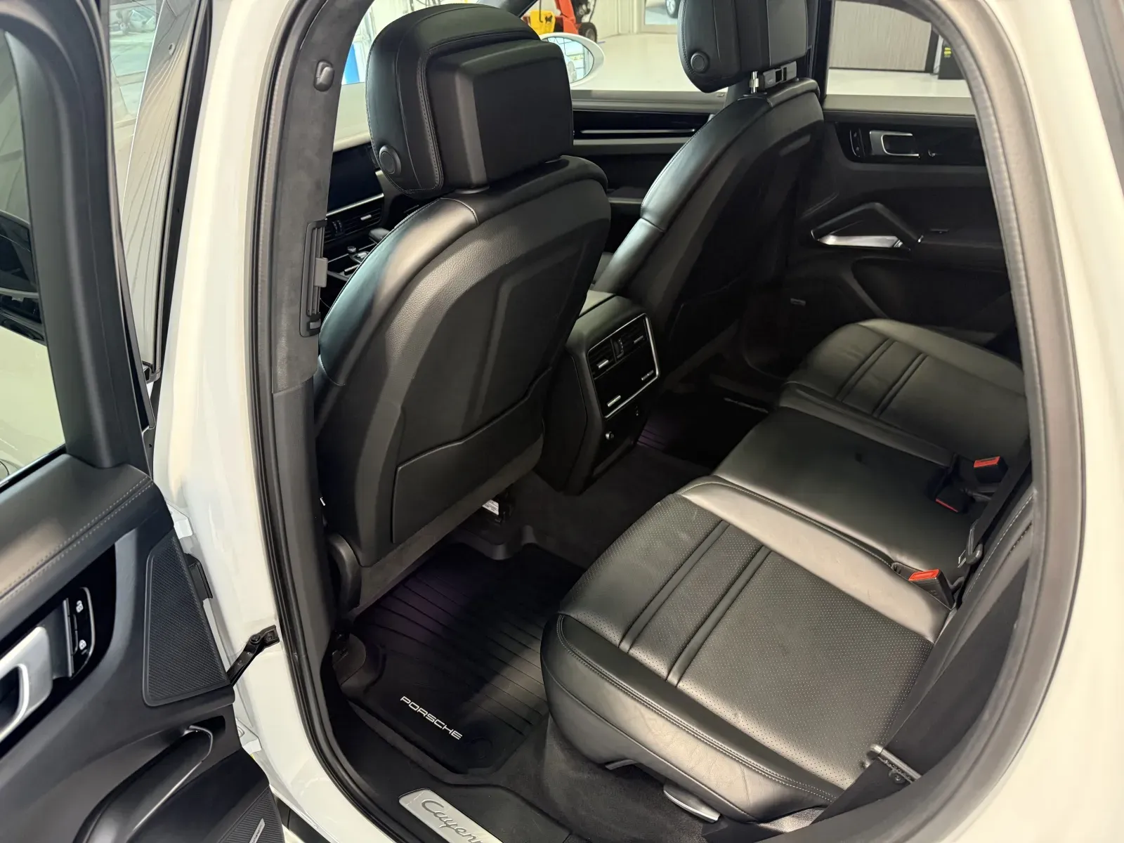 2021 Porsche Cayenne Turbo - Photo 14