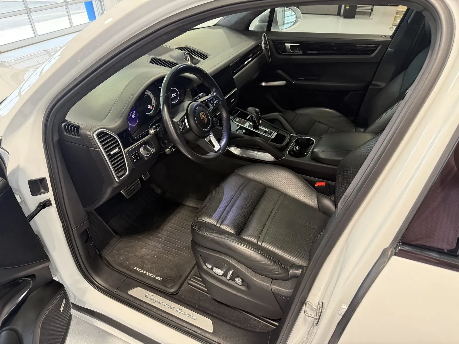 2021 Porsche Cayenne Turbo - Photo 10