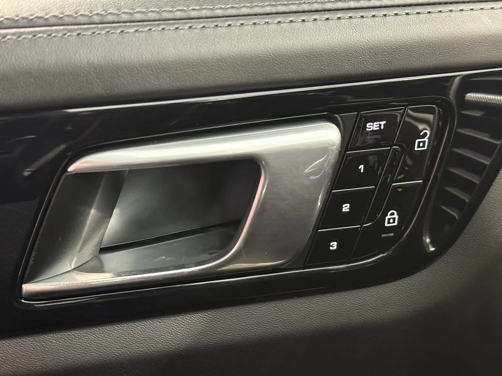 2021 Porsche Cayenne Turbo - Photo 39
