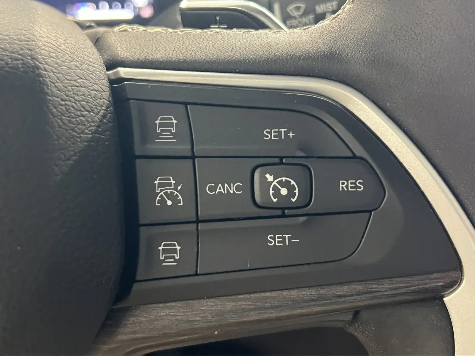 Jeep Grand Cherokee photo 38