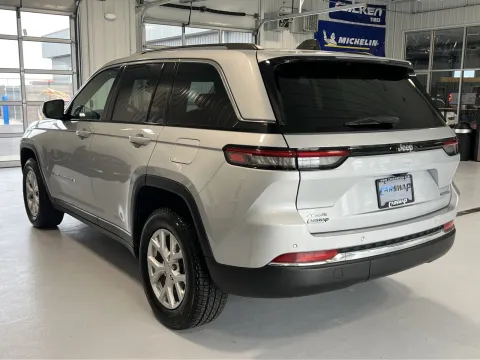 More photos of 2024 Jeep Grand Cherokee Limited at CarSwap, SD