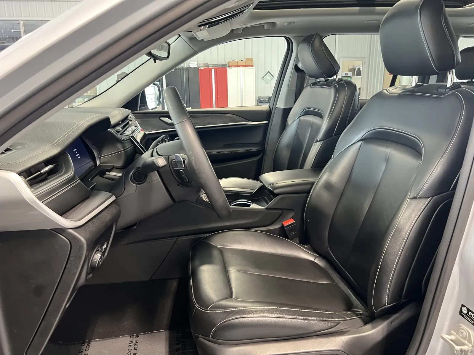 Jeep Grand Cherokee photo 12