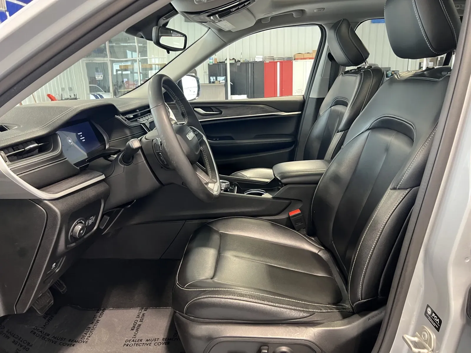 Jeep Grand Cherokee photo 11