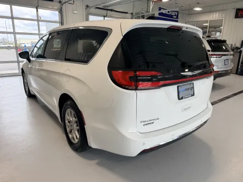 More photos of 2024 Chrysler Pacifica Touring L at CarSwap, SD