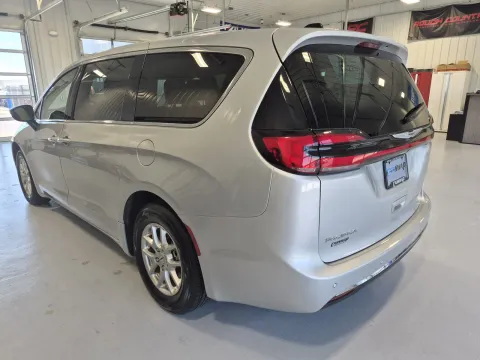 More photos of 2024 Chrysler Pacifica Touring L at CarSwap, SD