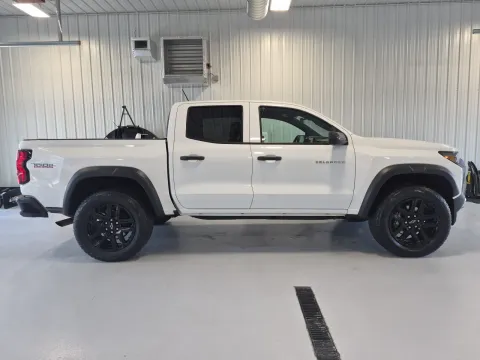 Photos of 2025 Chevrolet Colorado Trail Boss for sale in Tea, SD at CarSwap