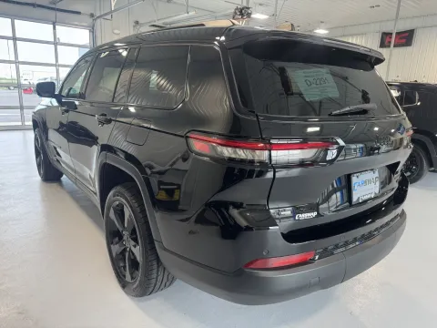 More photos of 2023 Jeep Grand Cherokee L Limited at CarSwap, SD