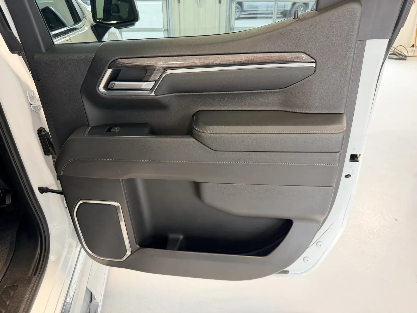 Chevrolet Silverado photo 22