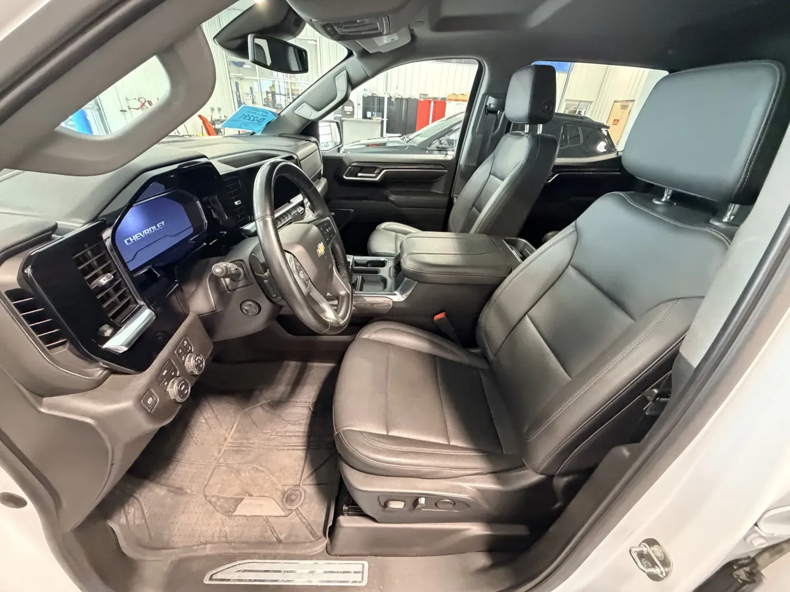 Chevrolet Silverado photo 13