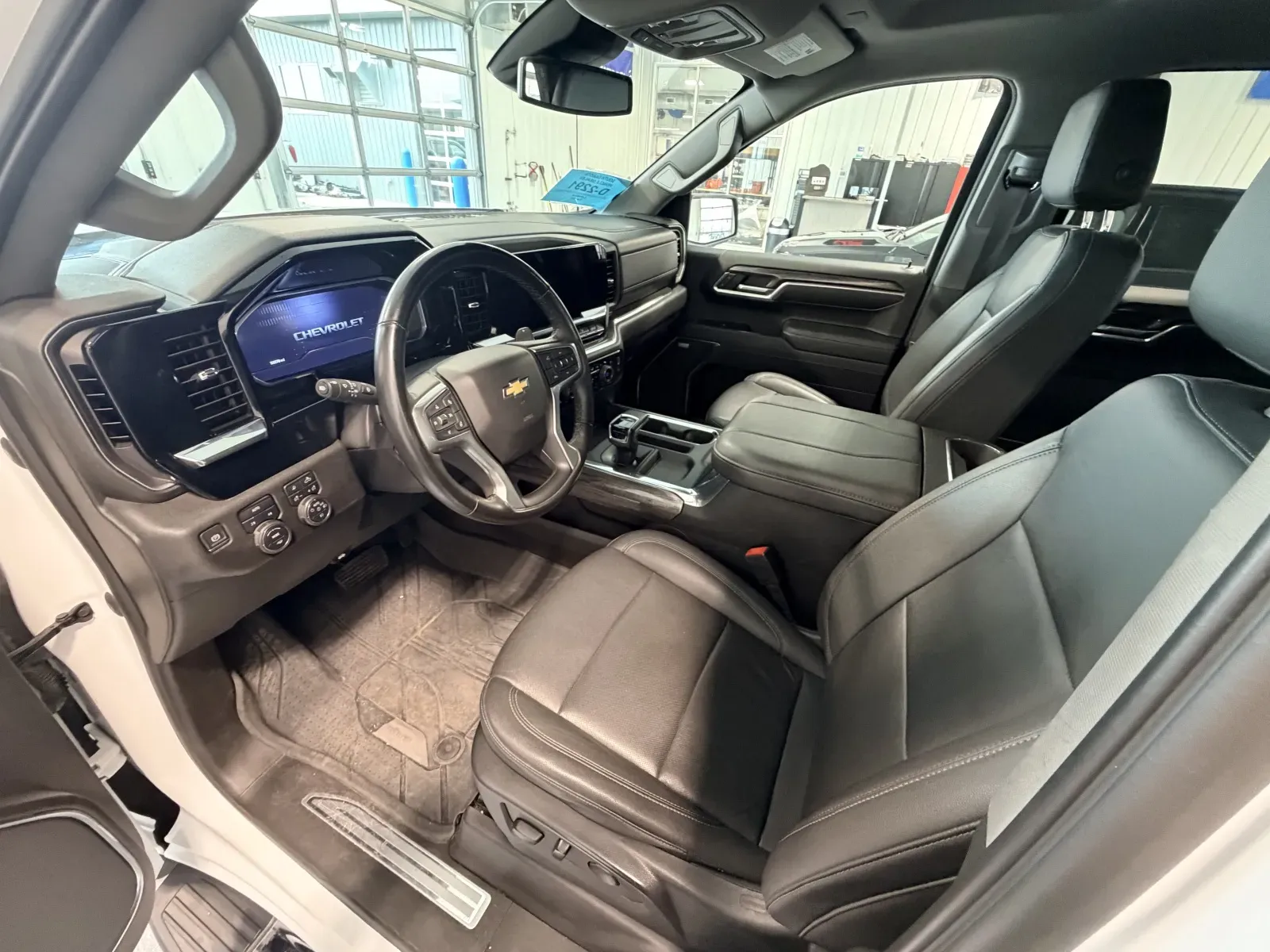 Chevrolet Silverado photo 12