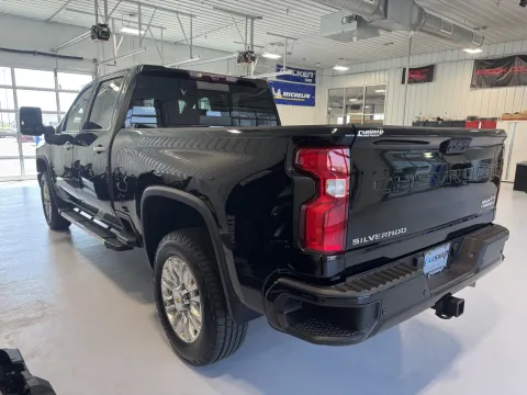 More photos of 2022 Chevrolet Silverado 3500HD High Country at CarSwap, SD