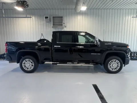 Photos of 2022 Chevrolet Silverado 3500HD High Country for sale in Tea, SD at CarSwap