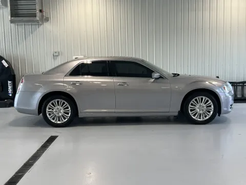 Photos of 2013 Chrysler 300 for sale in Tea, SD at CarSwap