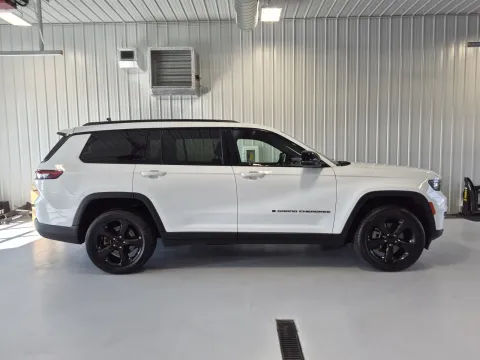 Photos of 2023 Jeep Grand Cherokee L Altitude for sale in Tea, SD at CarSwap