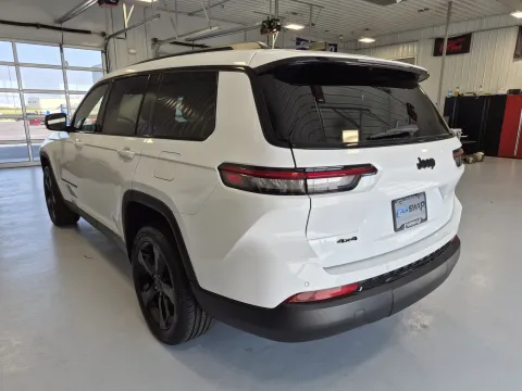 More photos of 2023 Jeep Grand Cherokee L Altitude at CarSwap, SD