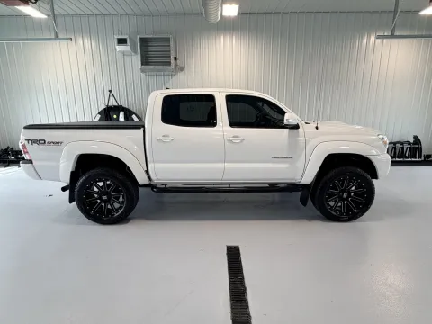 Photos of 2015 Toyota Tacoma for sale in Tea, SD at CarSwap