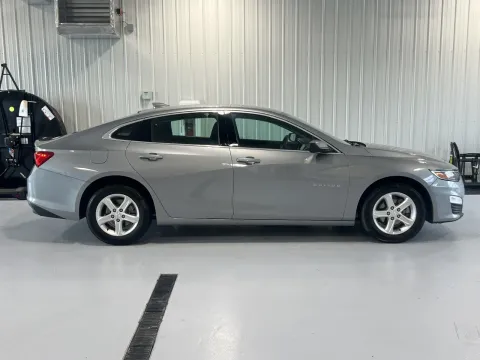 Photos of 2024 Chevrolet Malibu LT for sale in Tea, SD at CarSwap
