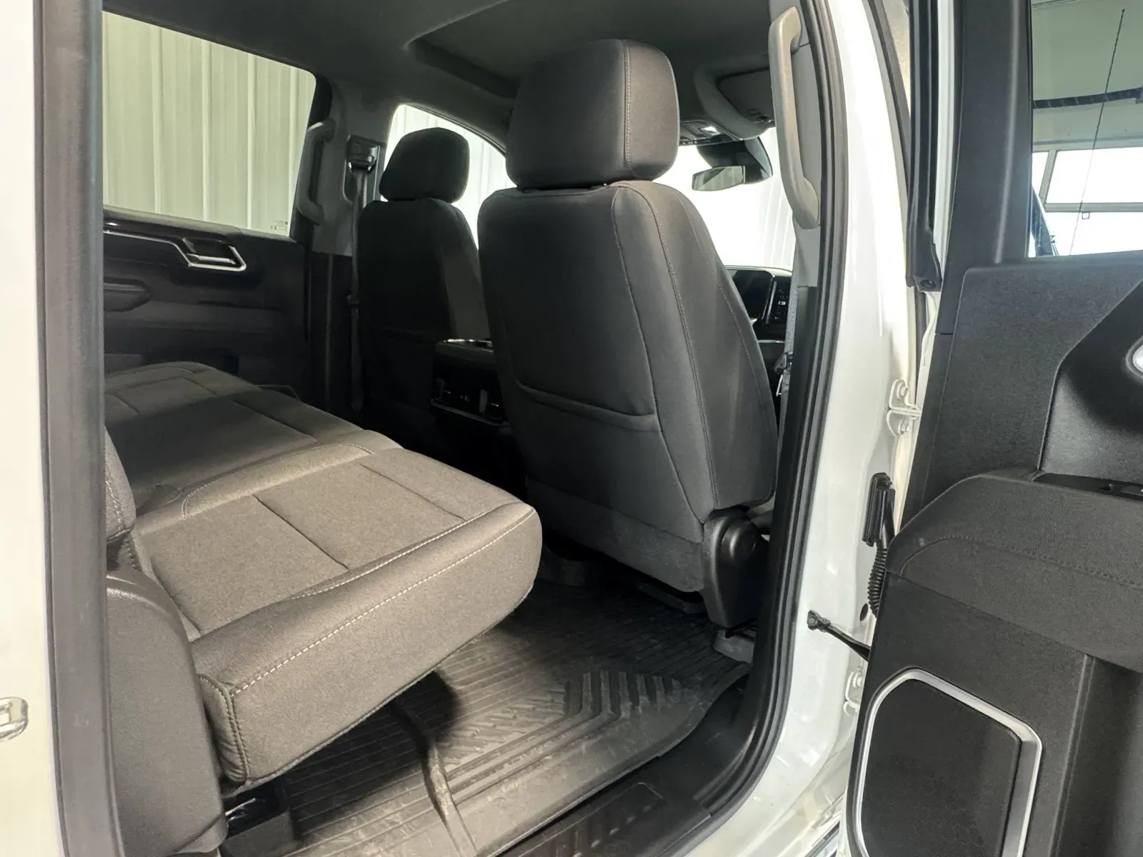 Chevrolet Silverado photo 19