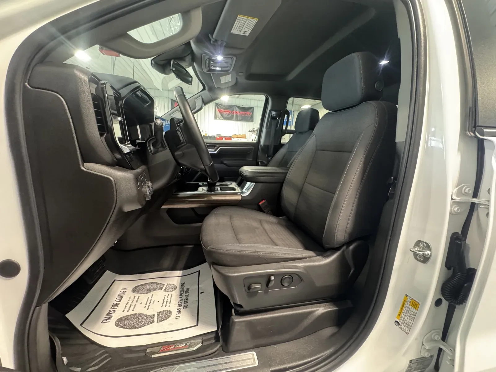 Chevrolet Silverado photo 12