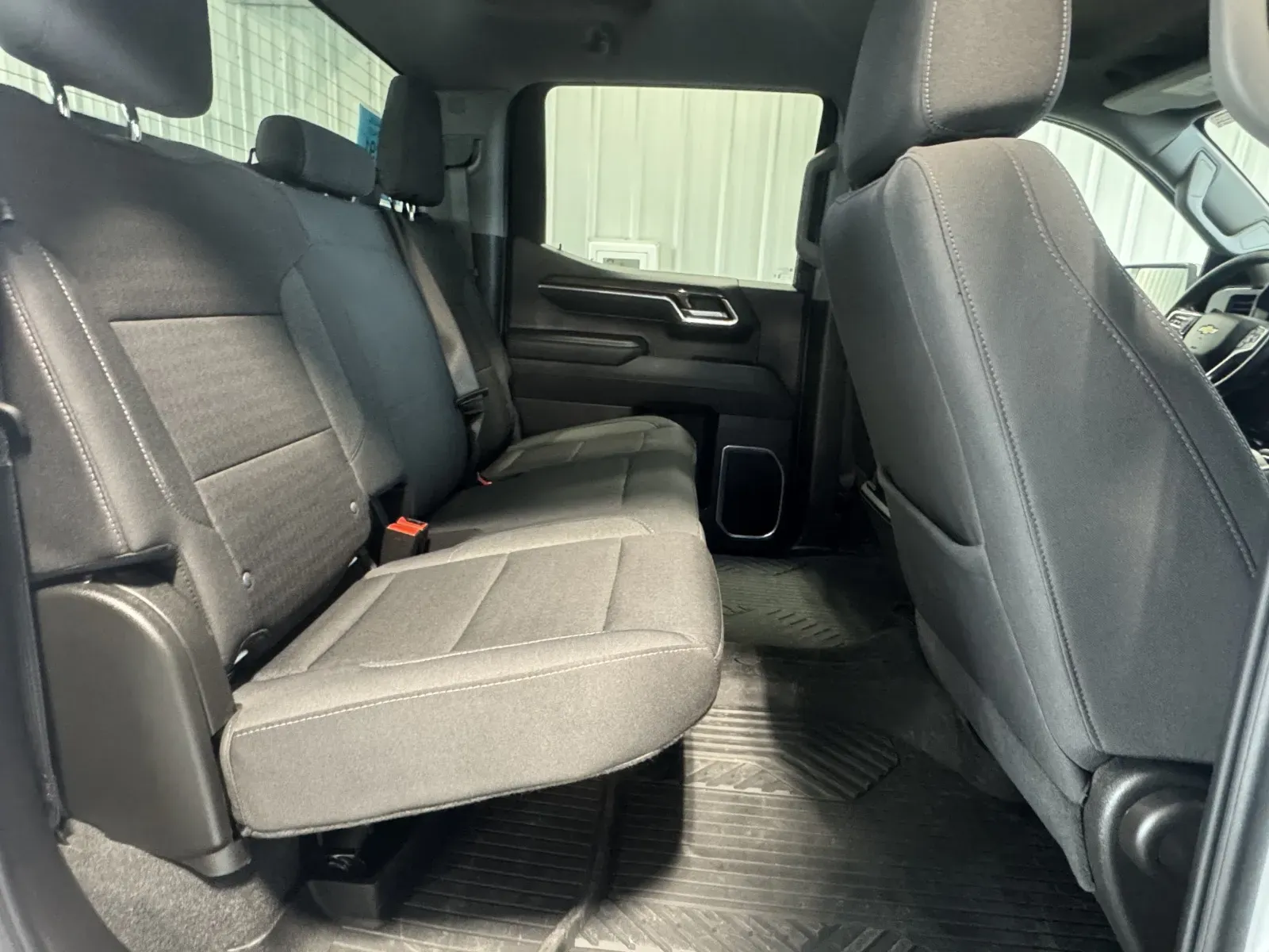 Chevrolet Silverado photo 21
