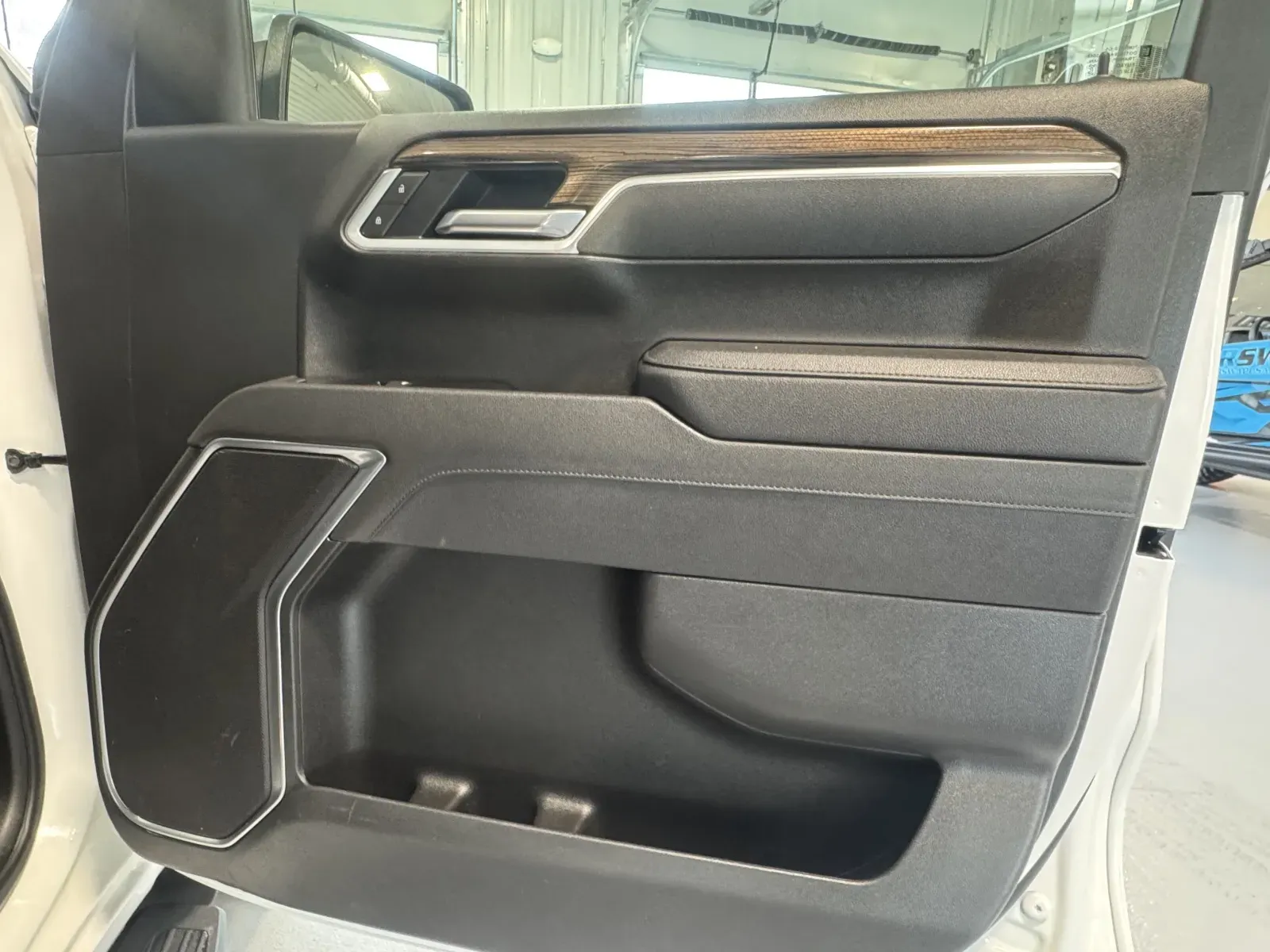 Chevrolet Silverado photo 22