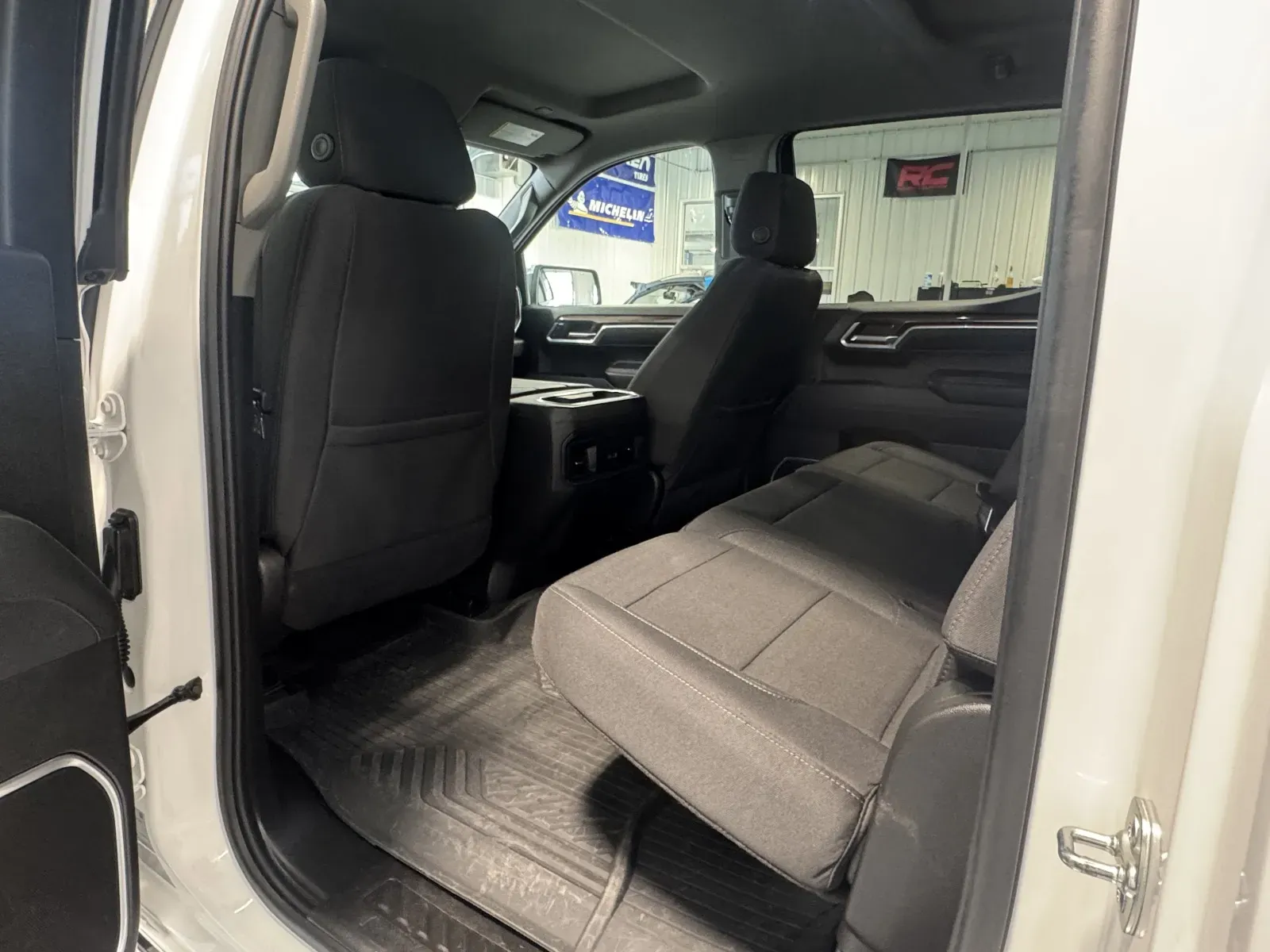 Chevrolet Silverado photo 15