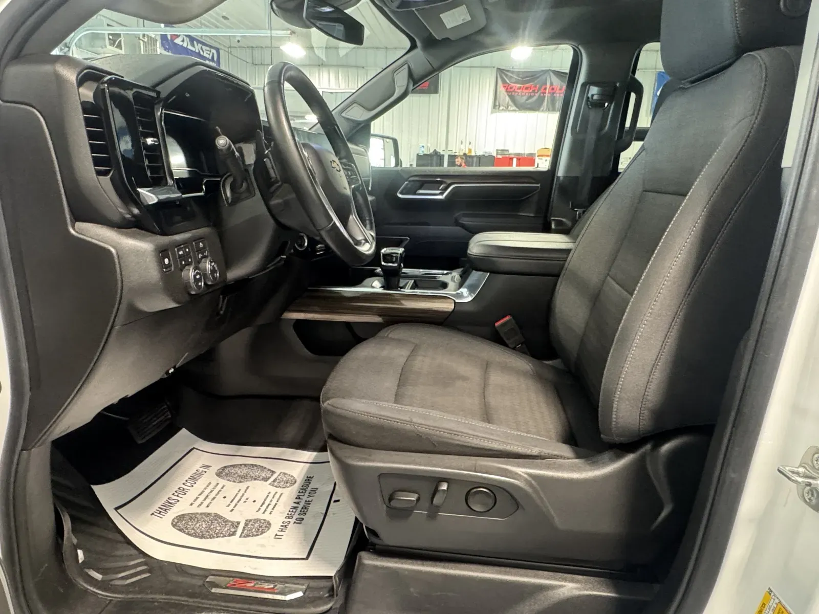 Chevrolet Silverado photo 11