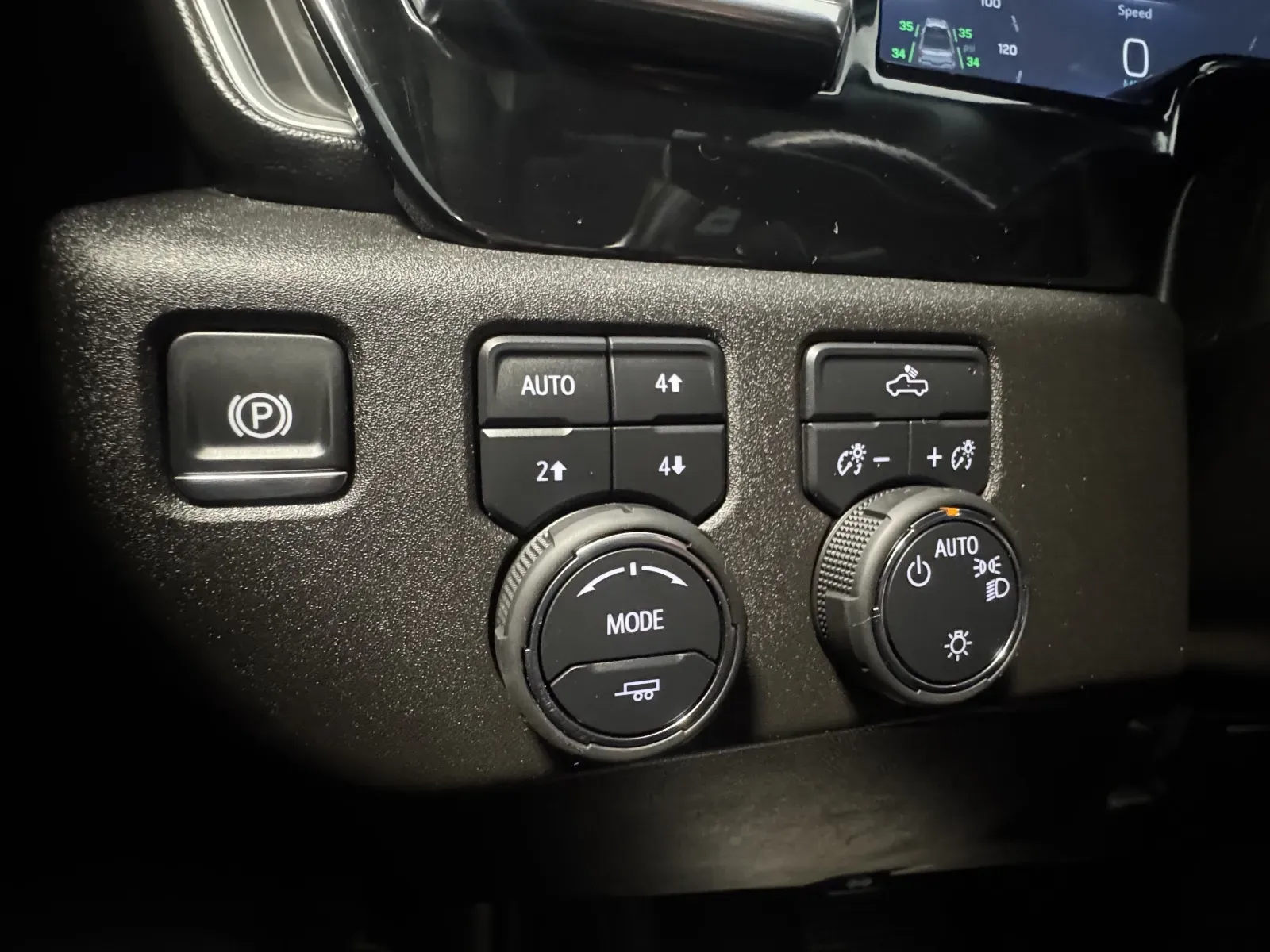 Chevrolet Silverado photo 38