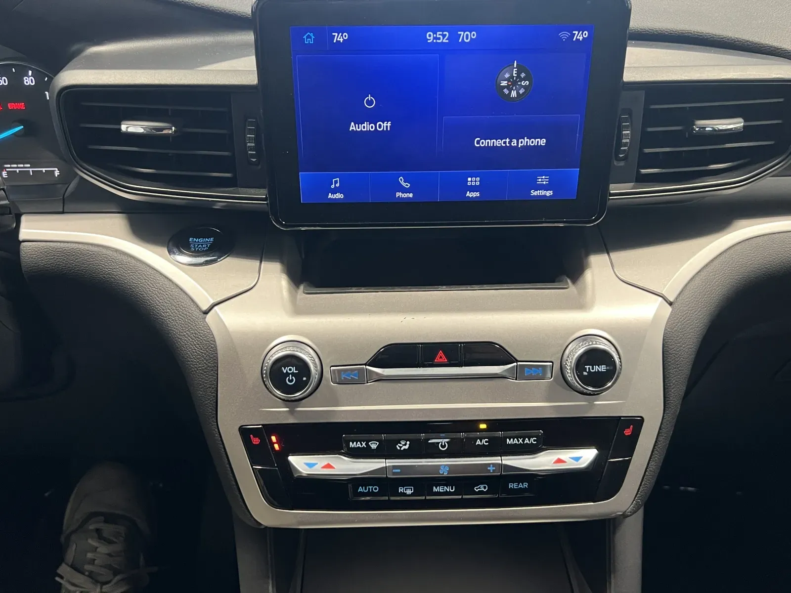 Ford Explorer photo 17