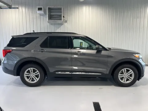 Photos of 2022 Ford Explorer XLT for sale in Tea, SD at CarSwap