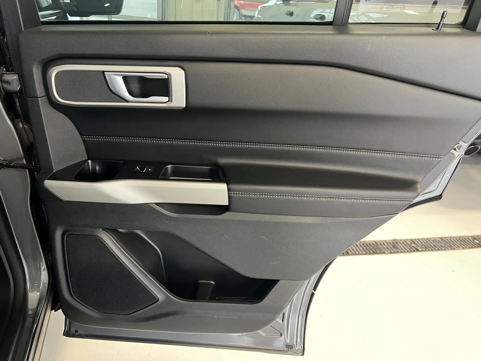 Ford Explorer photo 40
