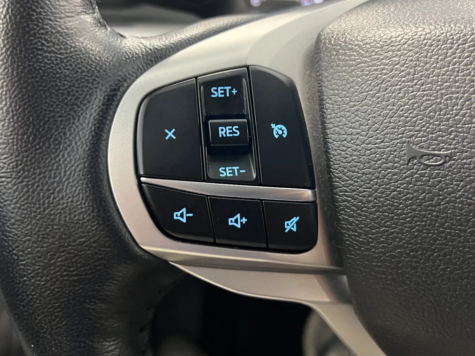 Ford Explorer photo 12