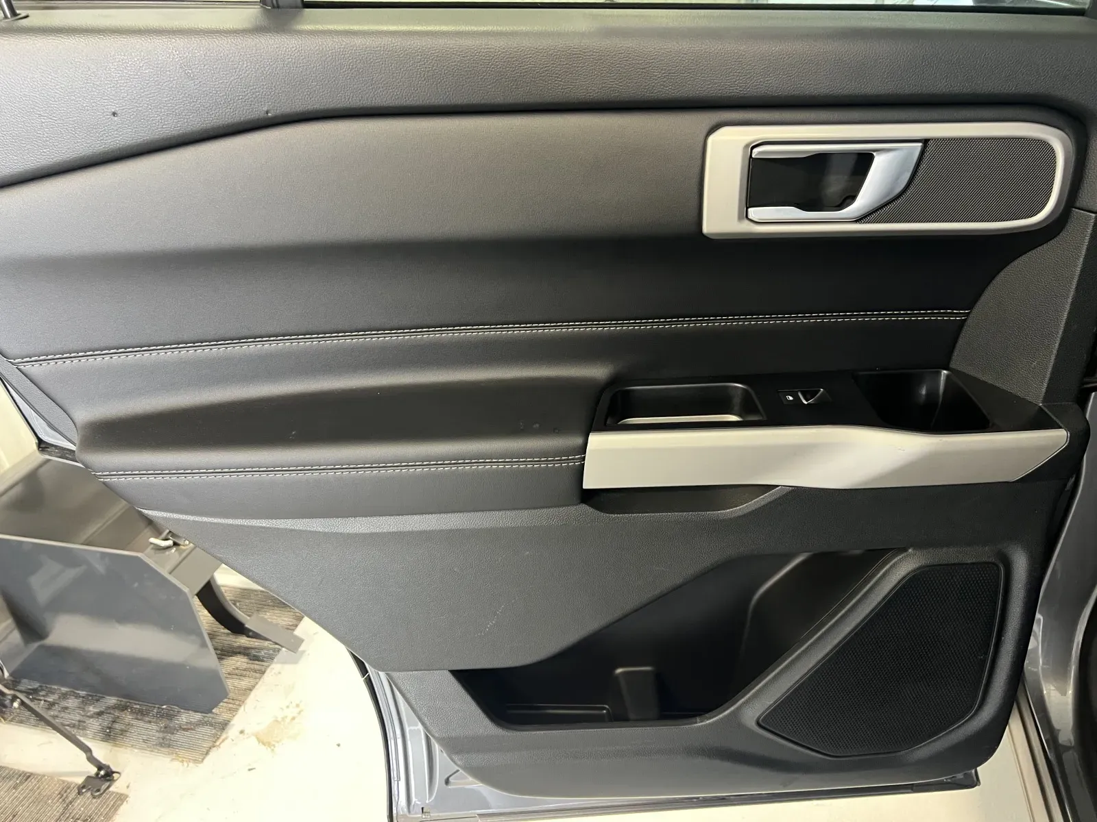 Ford Explorer photo 30