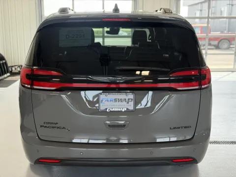 More photos of 2025 Chrysler Pacifica Limited at CarSwap, SD