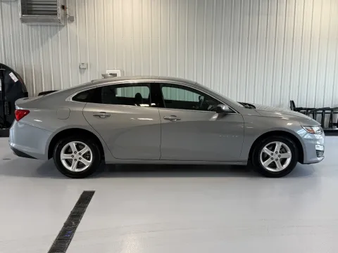 Photos of 2024 Chevrolet Malibu LT for sale in Tea, SD at CarSwap