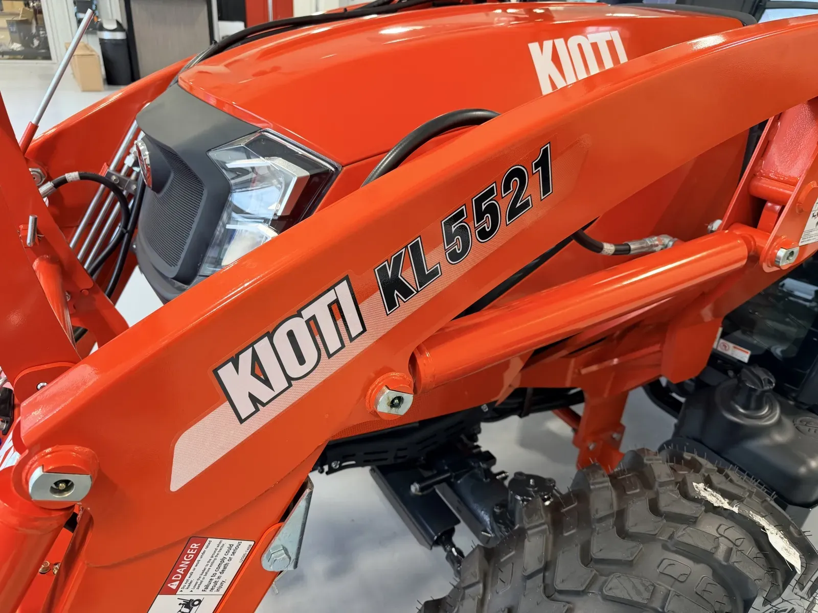 Kioti DK6020SE photo 9